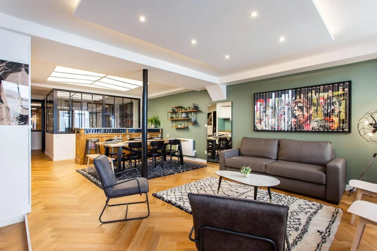 Stunning Apartment - 3Br-10P - Bastille-Voltaire Parijs